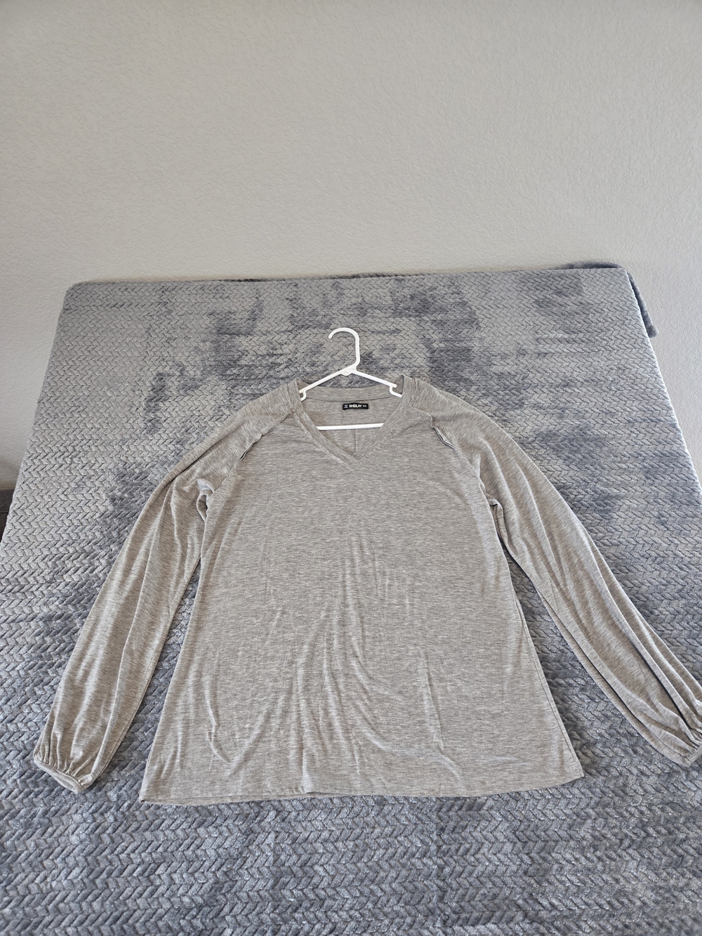 SHEILAY Women’s XXL Gray V-Neck Long Sleeve Top Raw Edge Raglan Casual